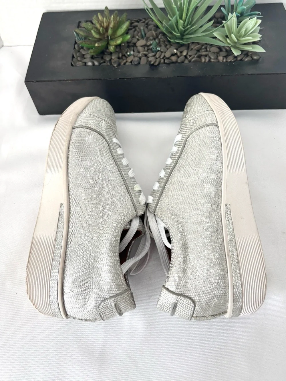 GENTLE SOUL  by Kenneth Cole  platform with silver lace up leather sneakers SZ 7 - Picture 9 of 10